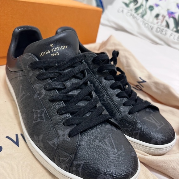 Louis Vuitton Luxembourg Man - Picture 1 of 6